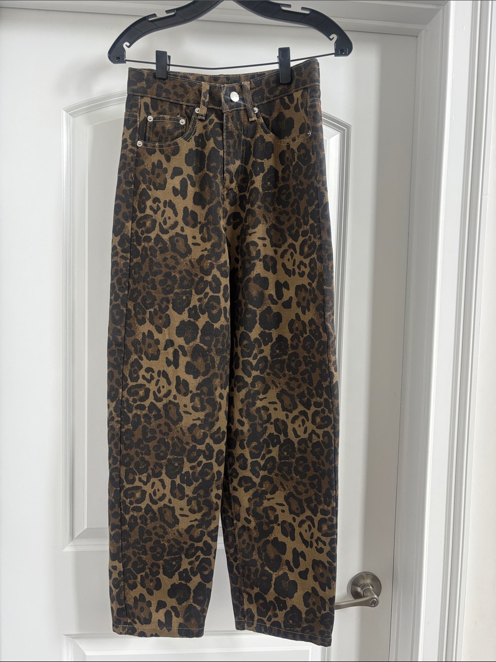 Straight-Leg Leopard Print Jeans in Brown